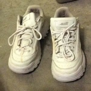 Avia women’s tennis shoes, size 8